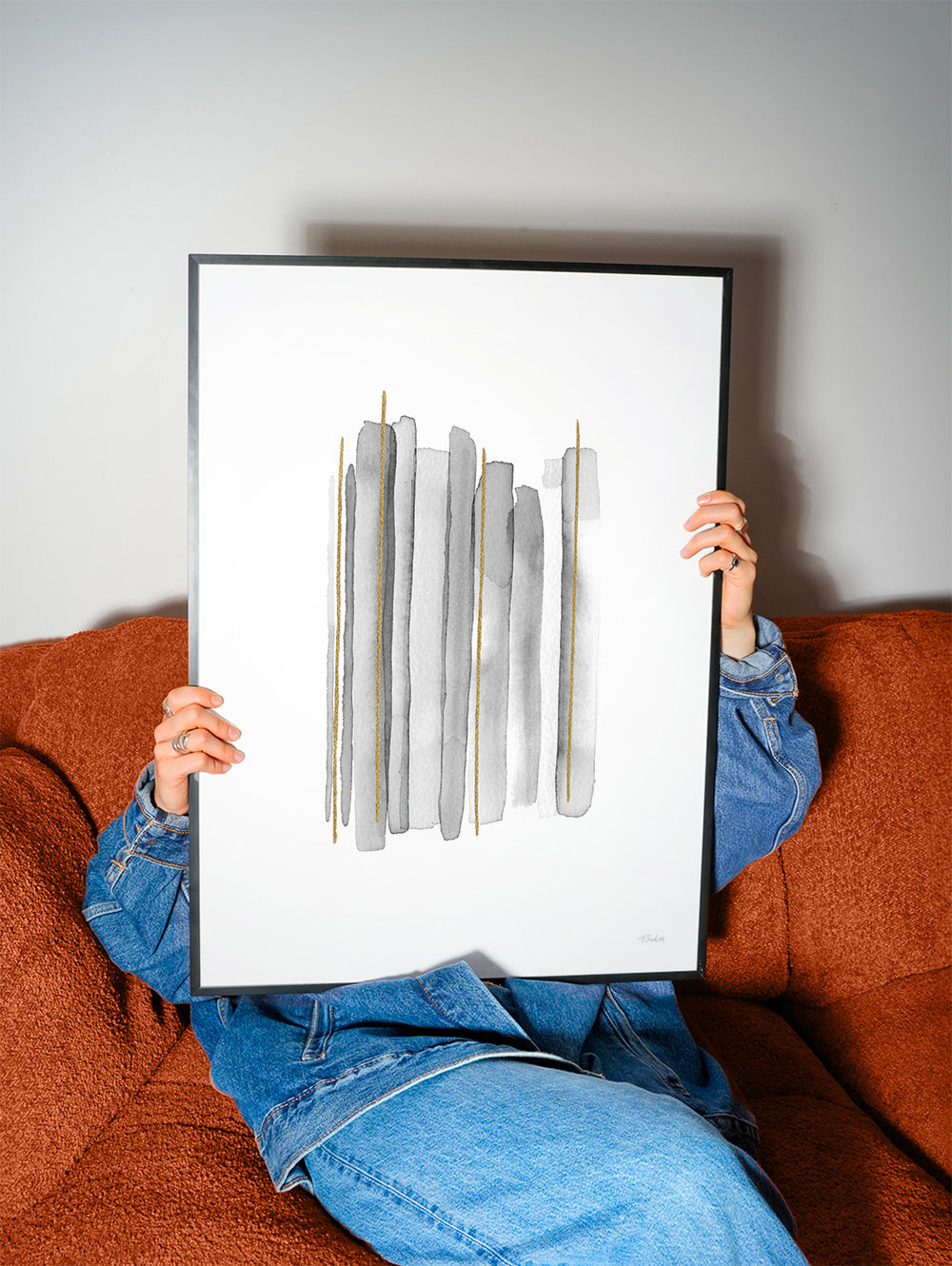 Vertical lines with gold