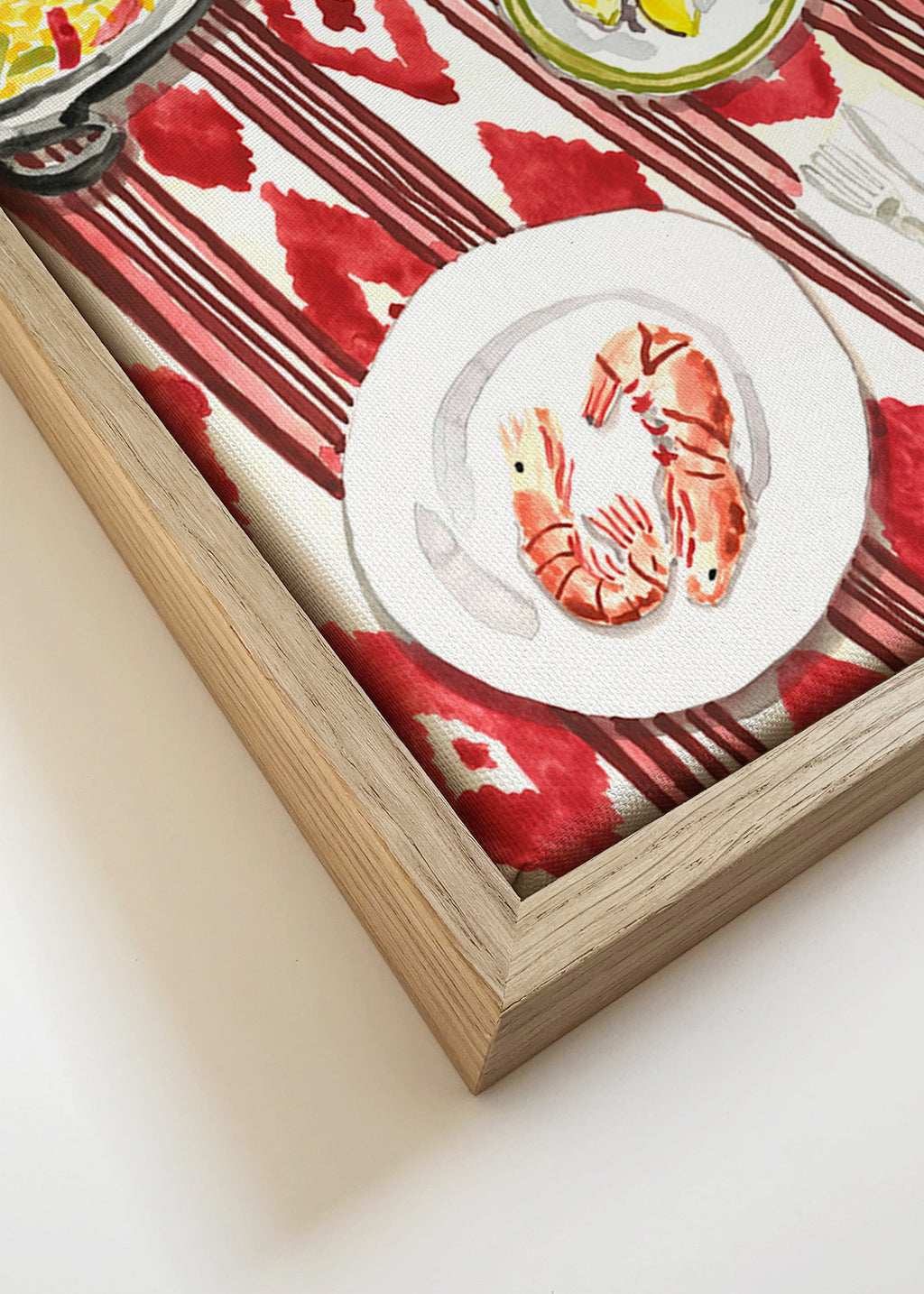 Art de cuisine: paella et crevettes sur nappe imprimée