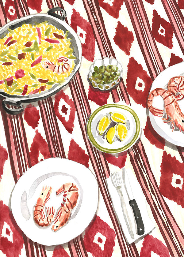 Art de cuisine: paella et crevettes sur nappe imprimée