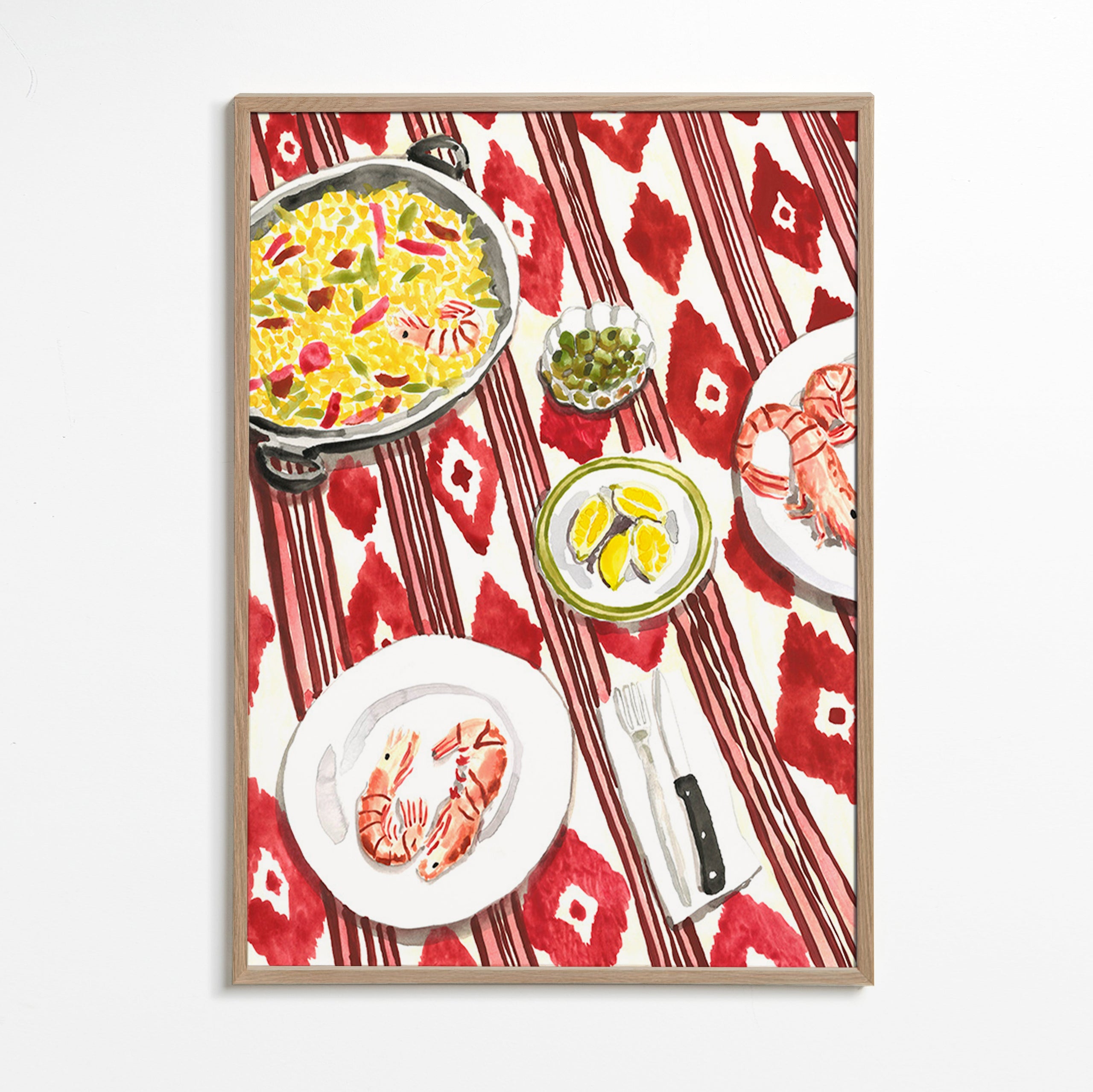 Art de cuisine: paella et crevettes sur nappe imprimée