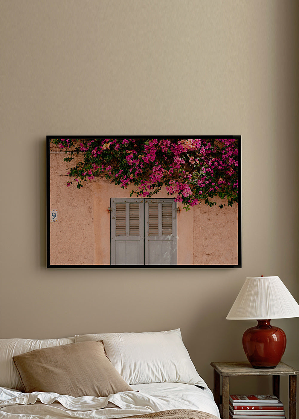 Impression botanique: bougainvillier sur porte ancienne – Product1