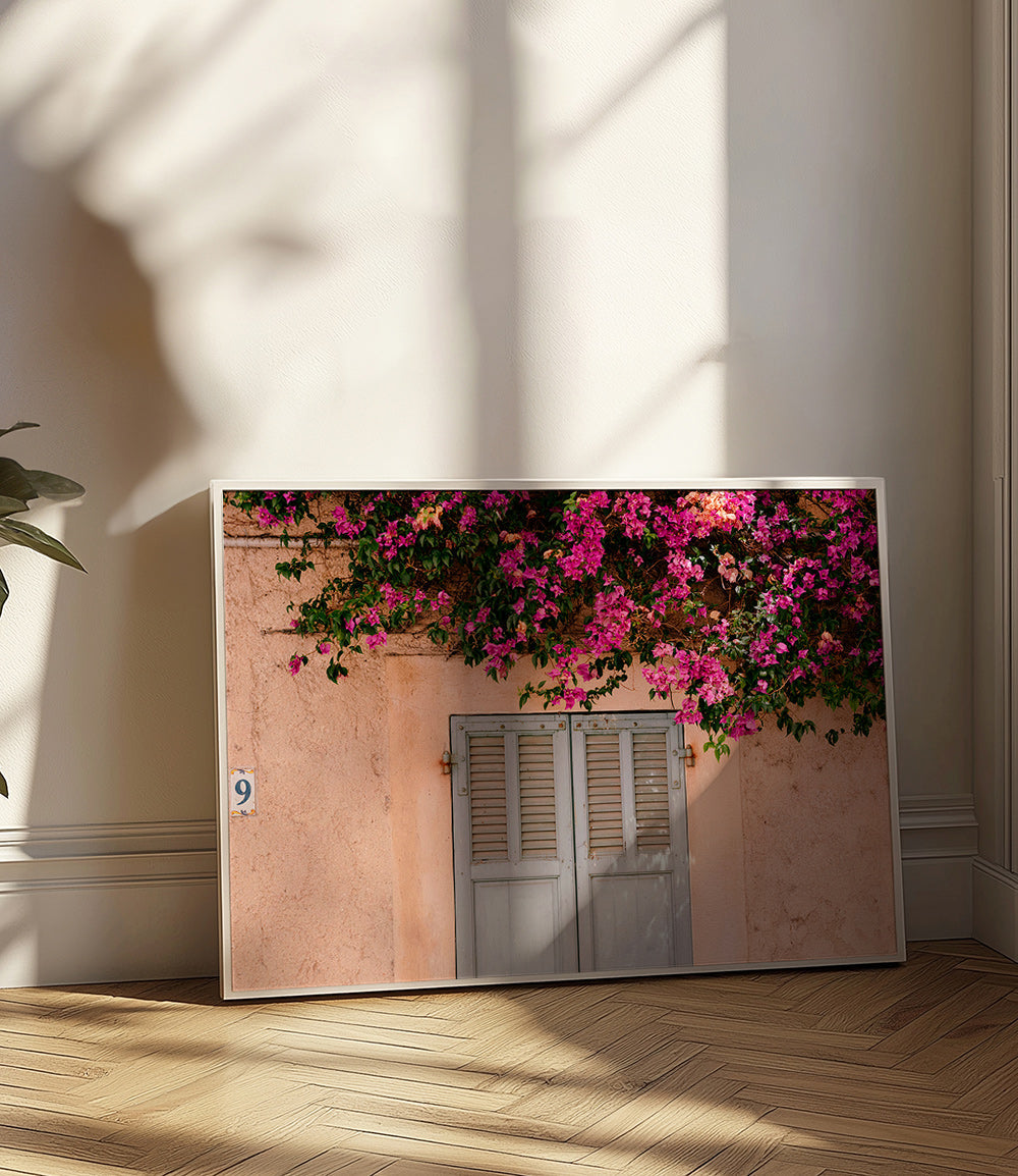 Impression botanique: bougainvillier sur porte ancienne – Product2