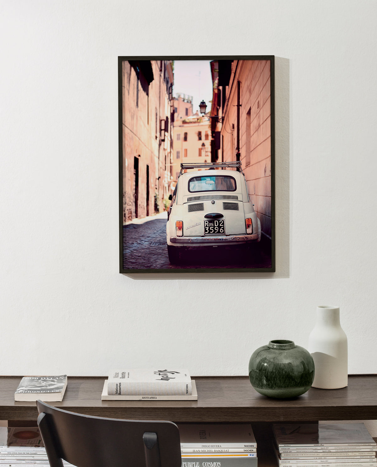 Art de cuisine urbana: voiture ancienne dans une rue romaine – Product1