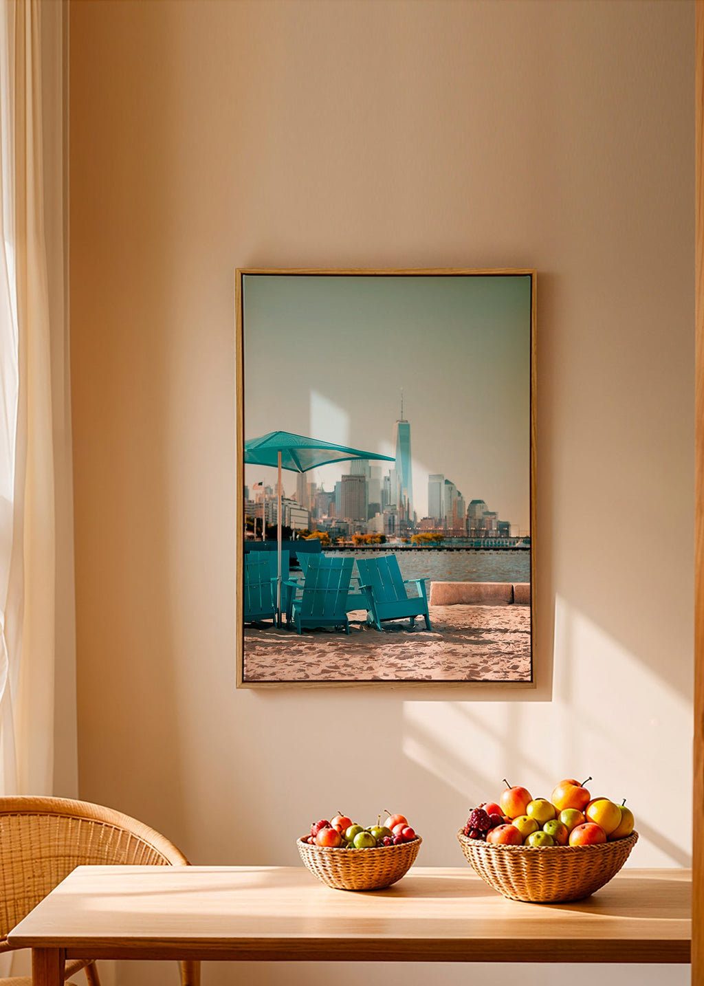 Tableau de voyage avec fauteuils turquoises et skyline urbaine – Canvas1