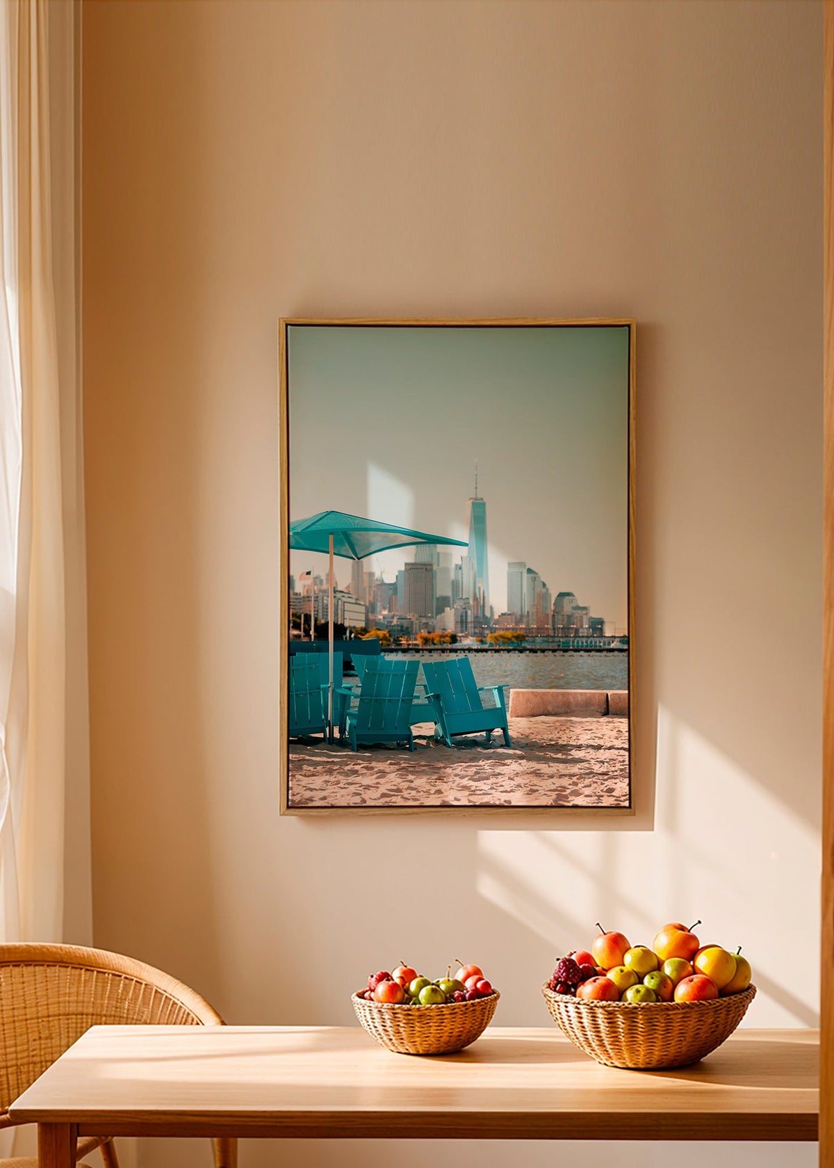 Tableau de voyage avec fauteuils turquoises et skyline urbaine – Canvas1