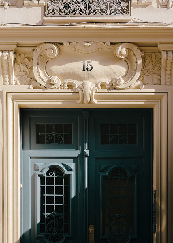 Art de ville: porte verte et numéro 15