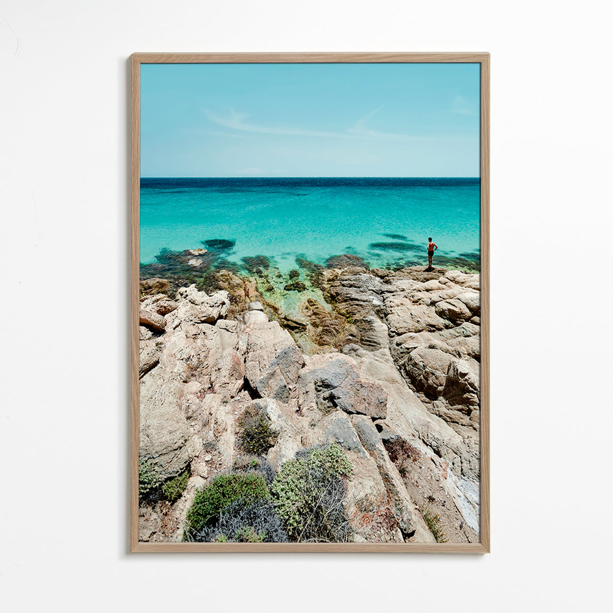 Tableau de paysage côte rocheuse et mer turquoise – Oak Frame