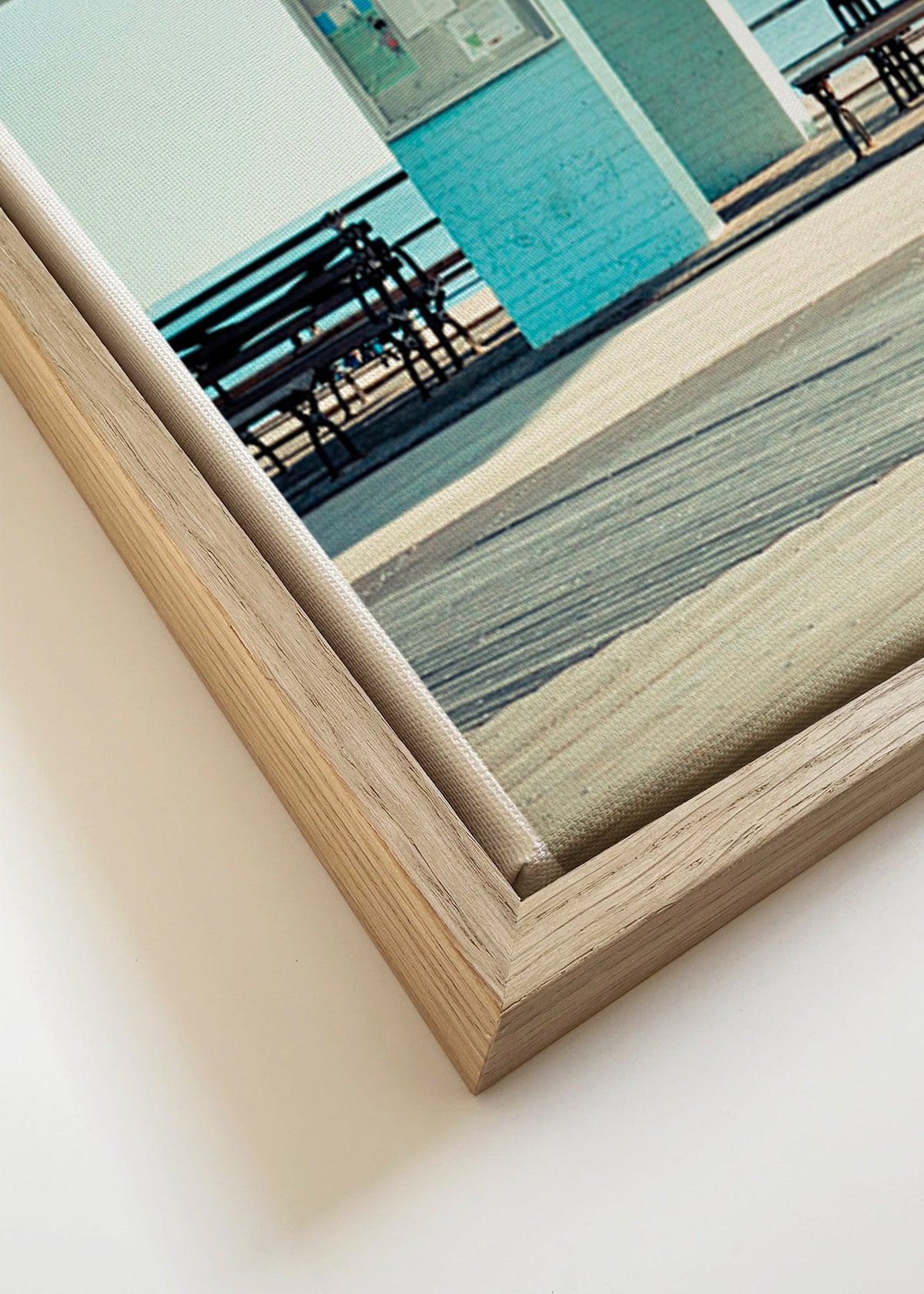 Photographie de quai avec banc solitaire – Canvas detail