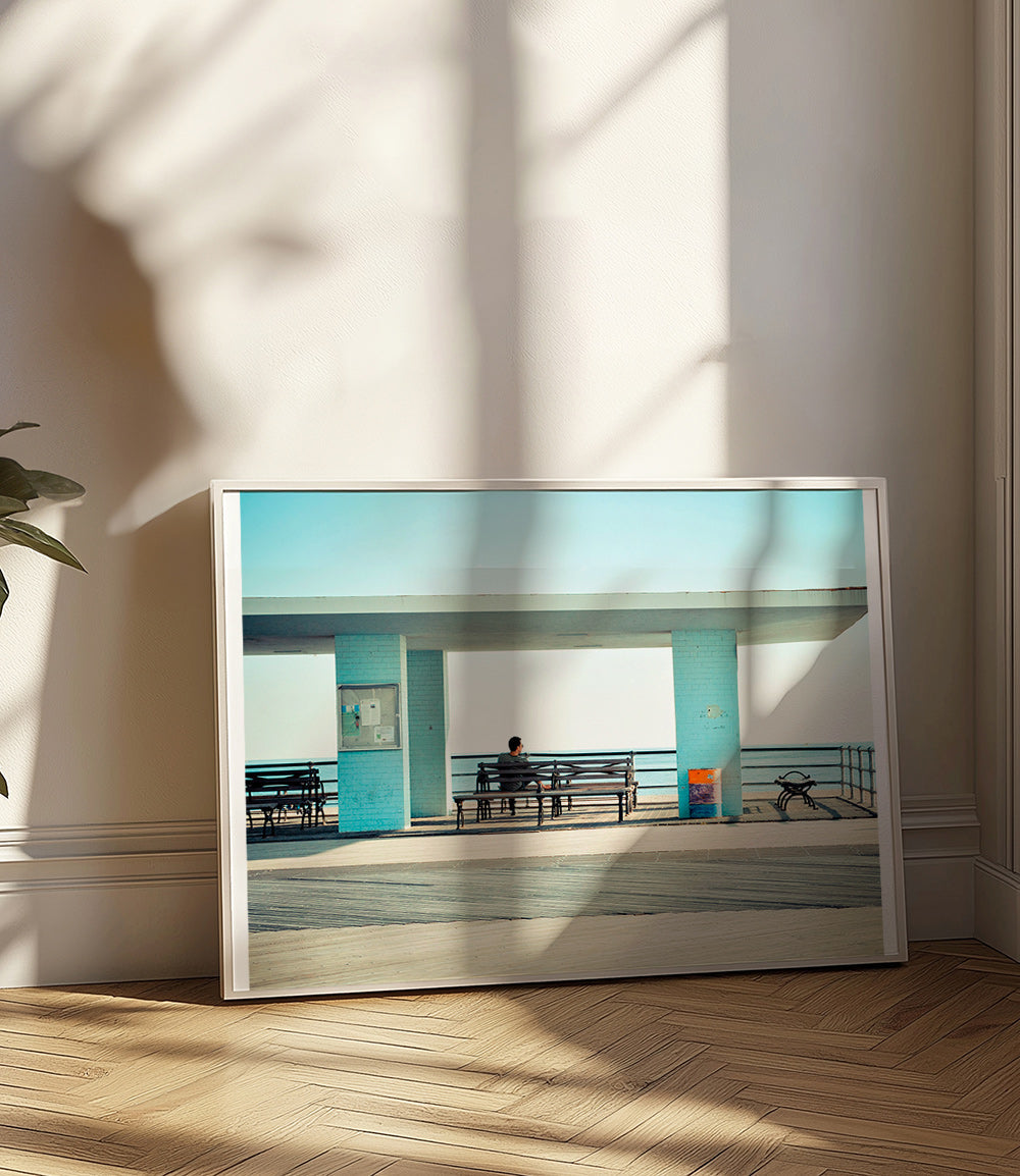 Photographie de quai avec banc solitaire – Product1