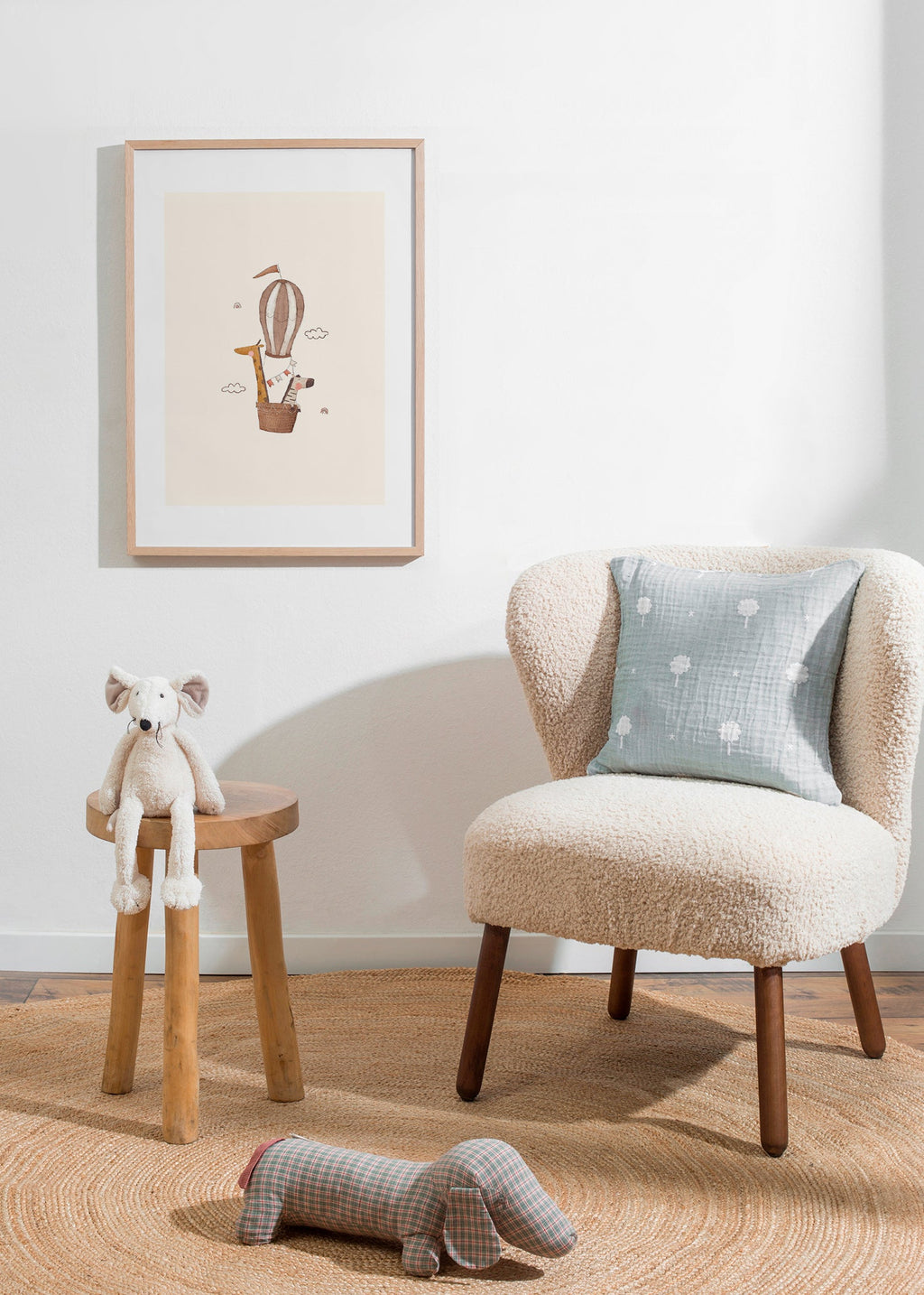 Illustration enfant: girafe et éléphant en montgolfière