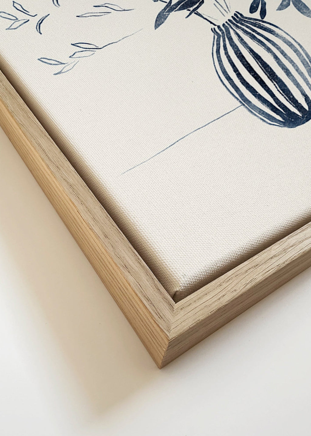 Lámina botánica: ramas azules en jarrón – Canvas detail