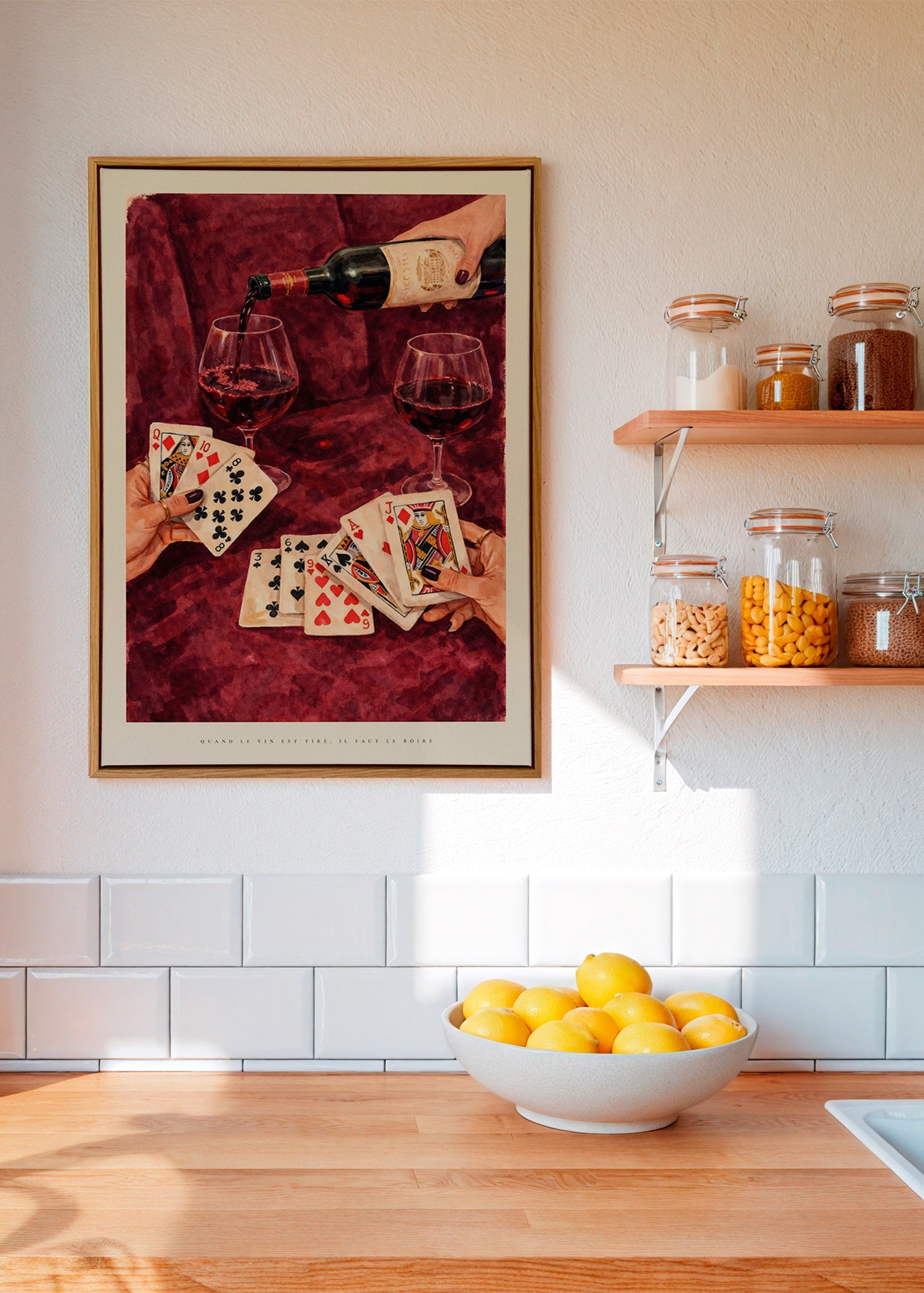 Art de cuisine avec cartes à jouer et vin rouge
