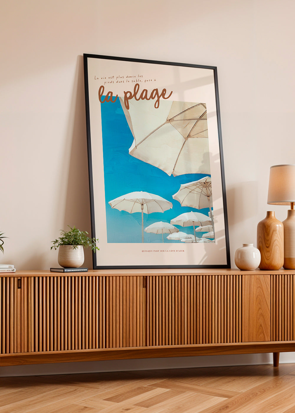 Paysage de plage avec parasols