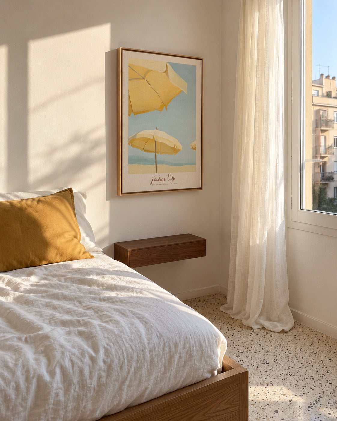 Le été - Framed canvas in an interior