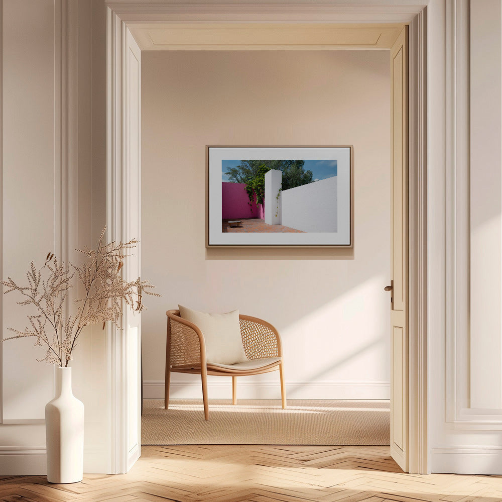 Design minimaliste: cour pastel rose et blanc