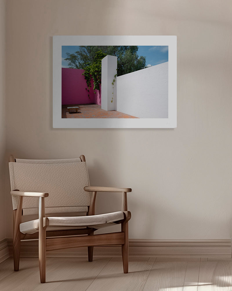 Design minimaliste: cour pastel rose et blanc