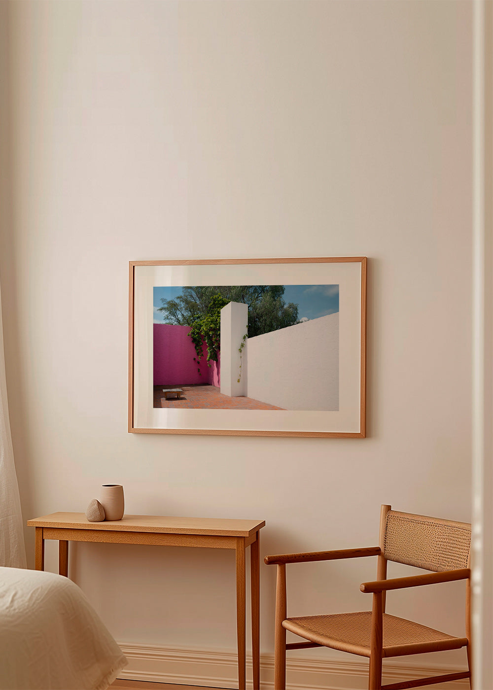 Design minimaliste: cour pastel rose et blanc