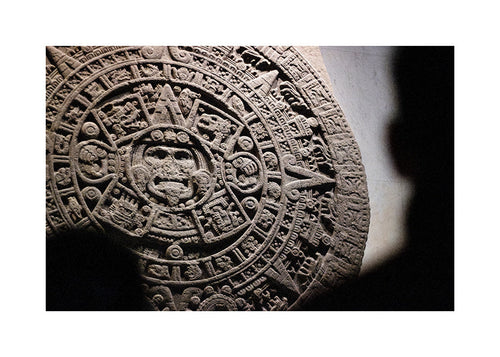 Photographie du calendrier aztèque en relief