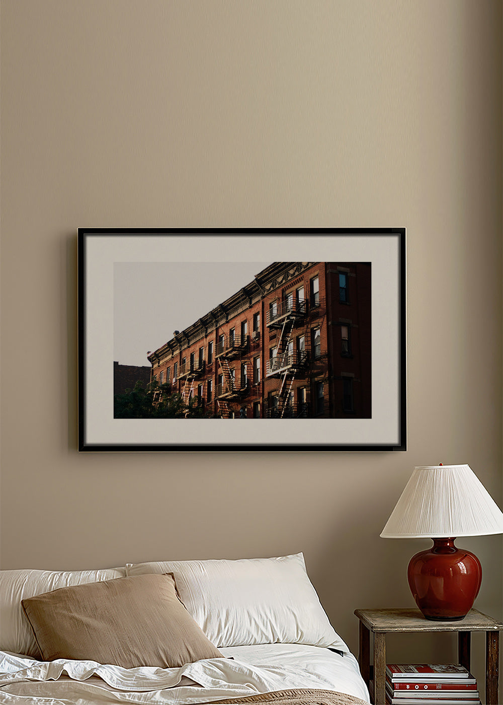 Tableau de voyage: façade brownstone de New York avec escaliers de secours