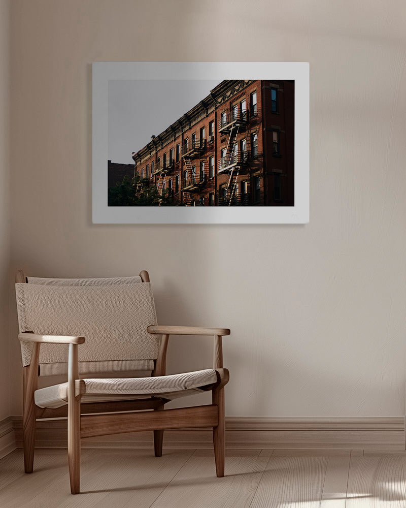 Tableau de voyage: façade brownstone de New York avec escaliers de secours