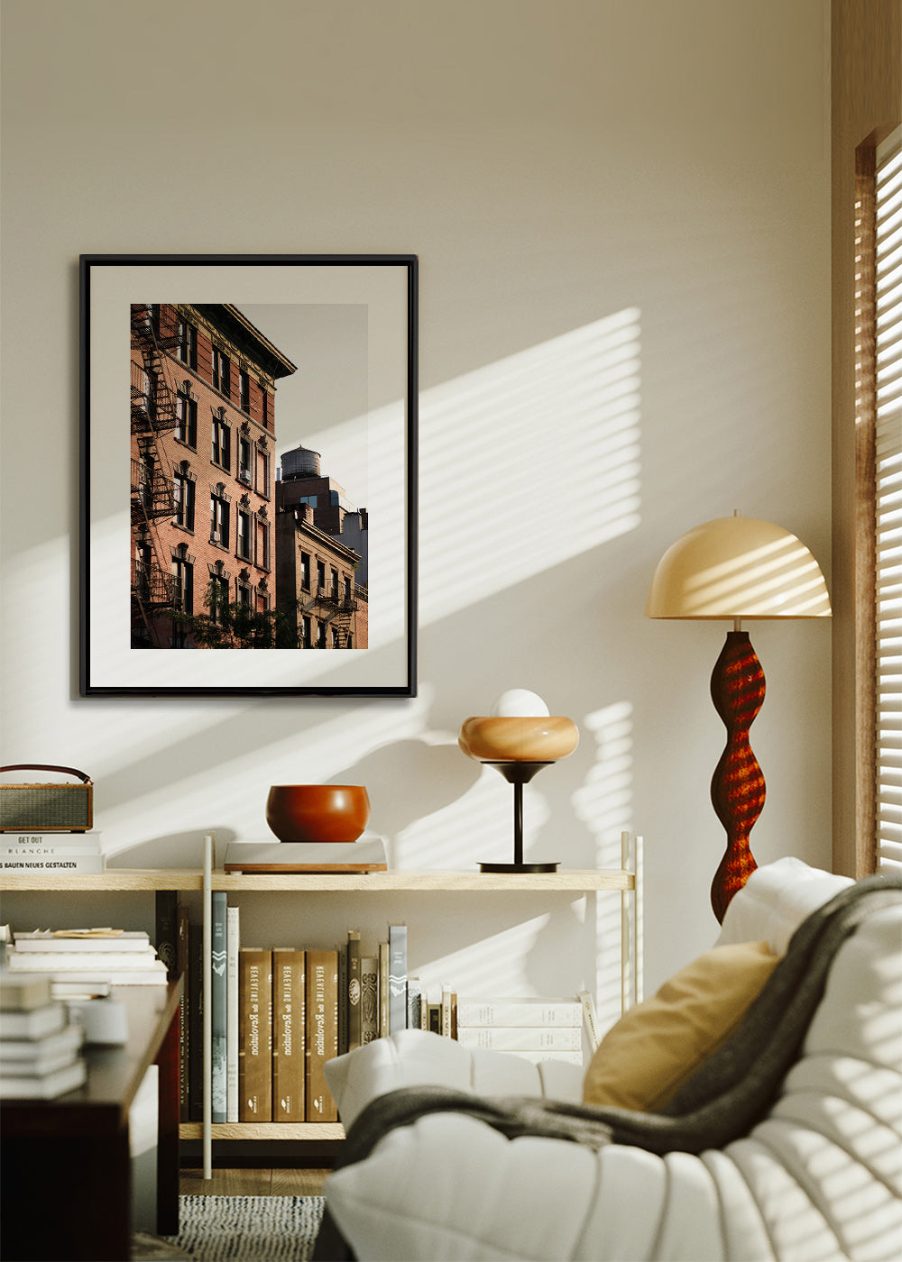 Photographie de façade urbaine avec échafaudage