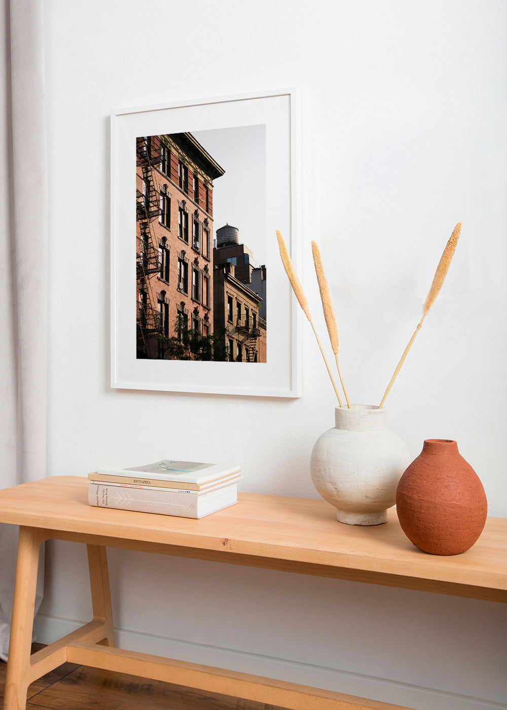 Photographie de façade urbaine avec échafaudage