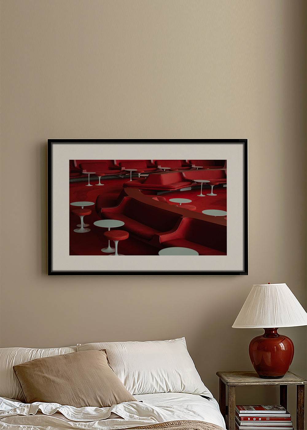 Photographie de lounge rouge aux sièges courbés