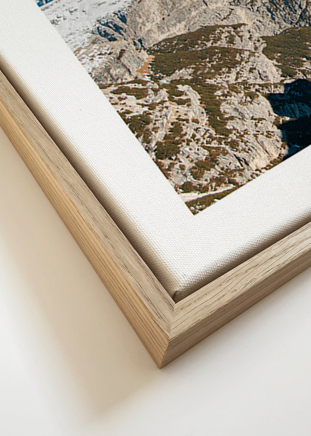 Tableau de paysage: vallée de montagne enneigée