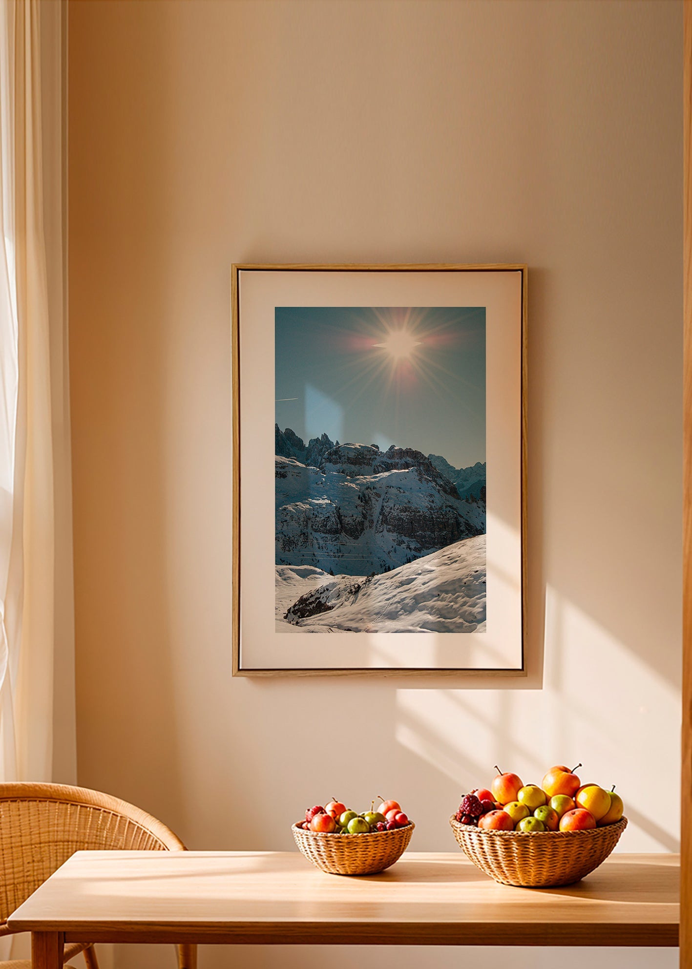 Art de paysage: sommets enneigés sous un soleil vif