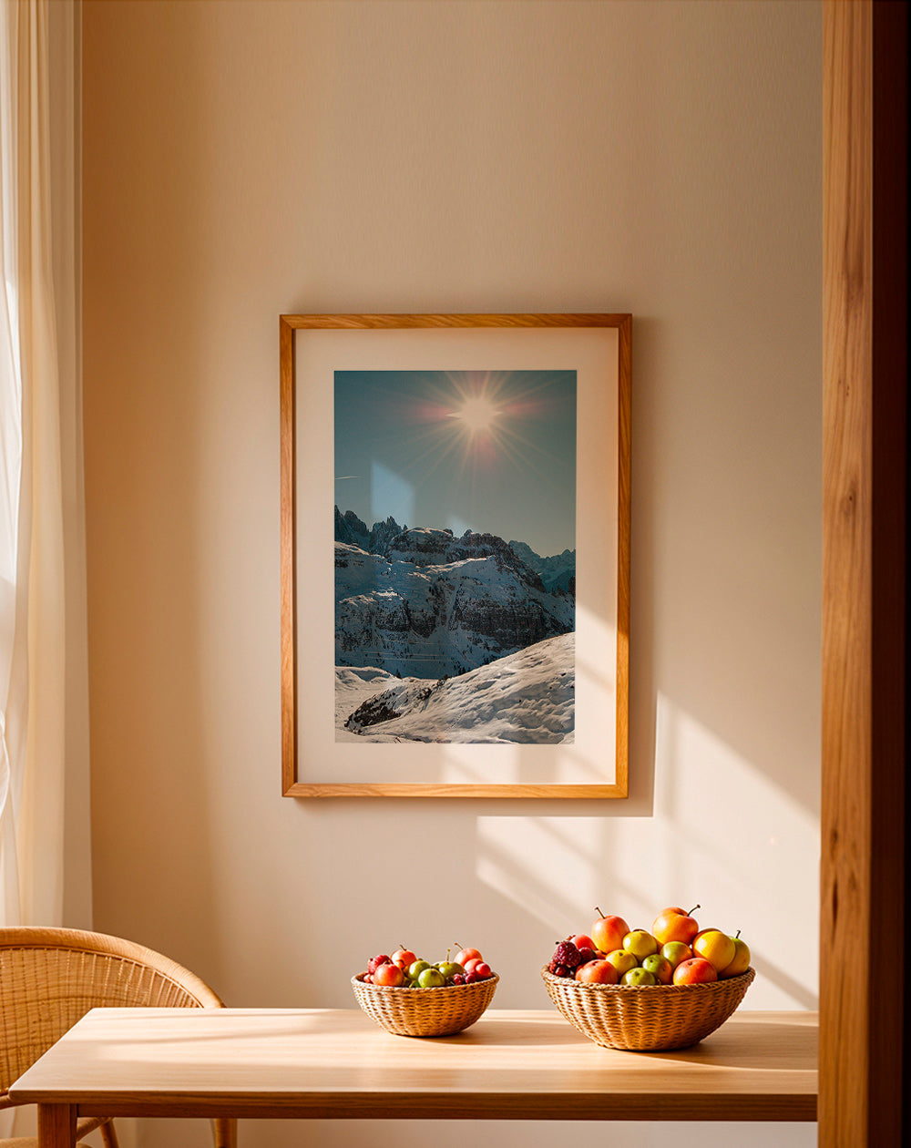 Art de paysage: sommets enneigés sous un soleil vif