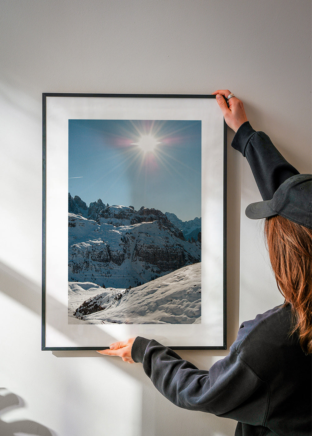 Art de paysage: sommets enneigés sous un soleil vif