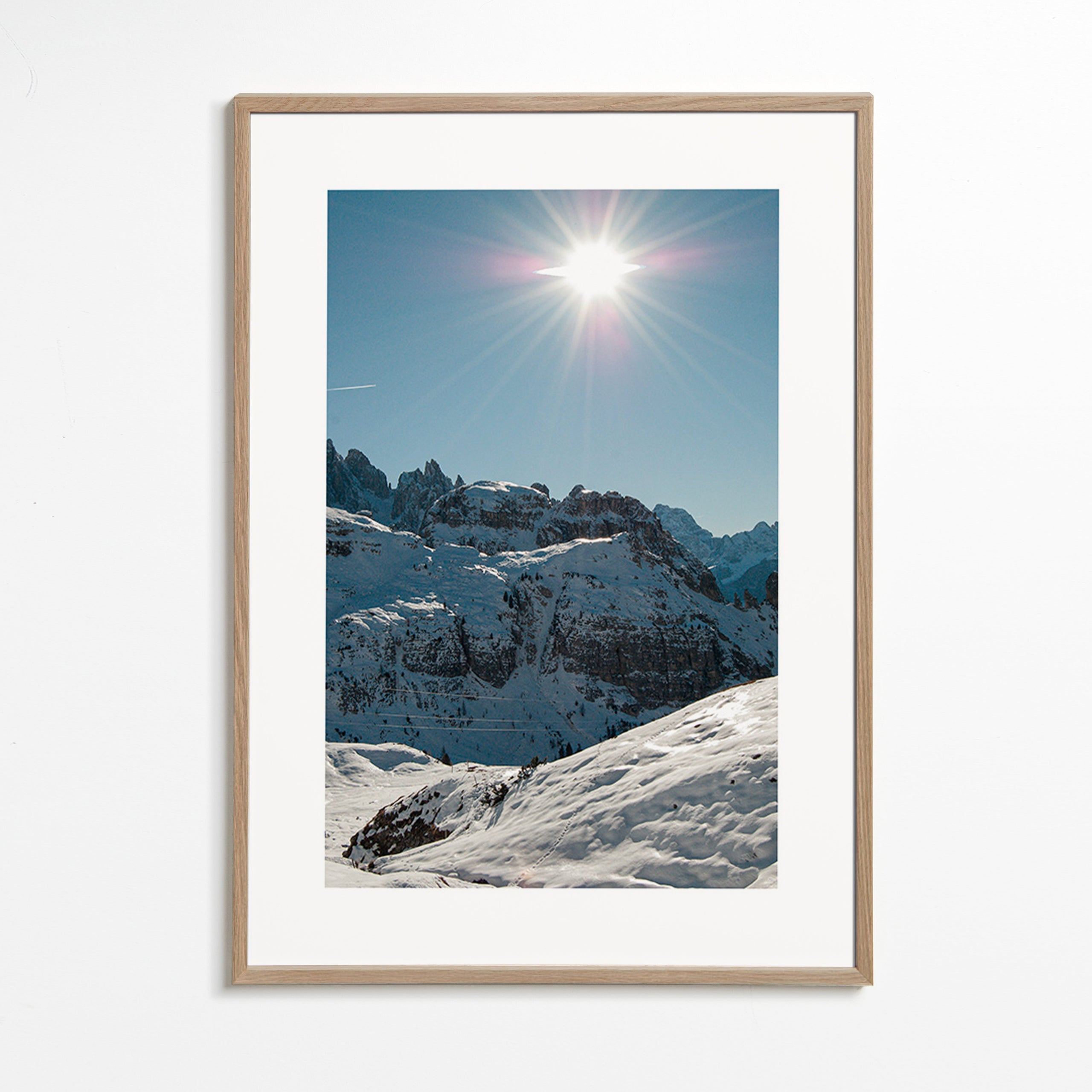 Art de paysage: sommets enneigés sous un soleil vif
