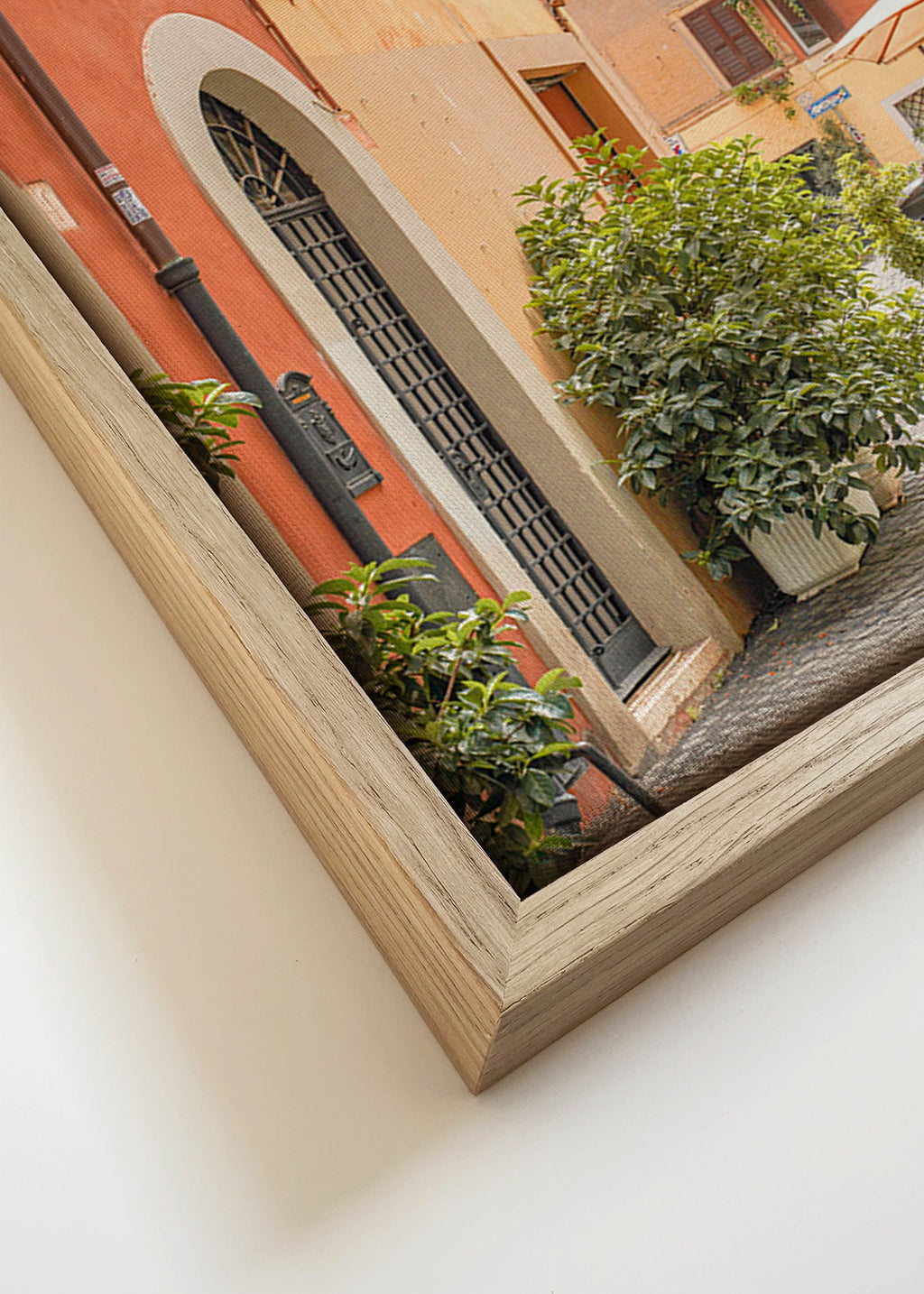 Cuadro de ciudades: calle de Trastevere con Vespa roja – Canvas detail