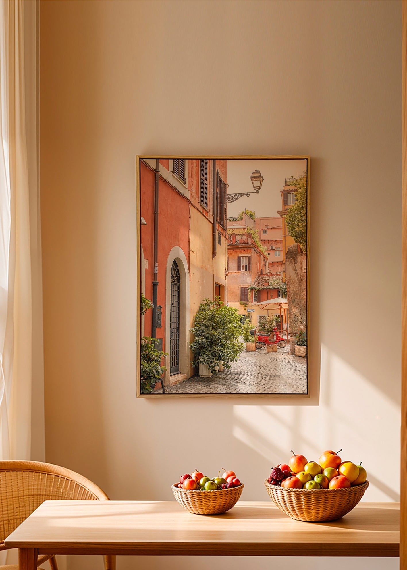 Cuadro de ciudades: calle de Trastevere con Vespa roja – Canvas2