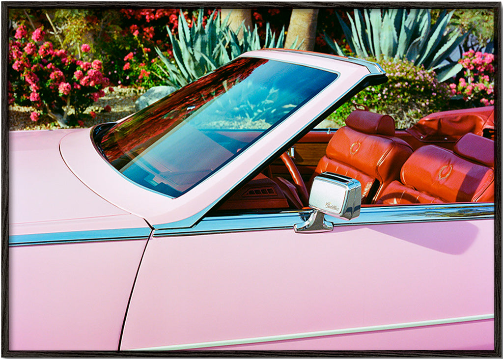 Cuadro vintage coche convertible rosa – Black Frame
