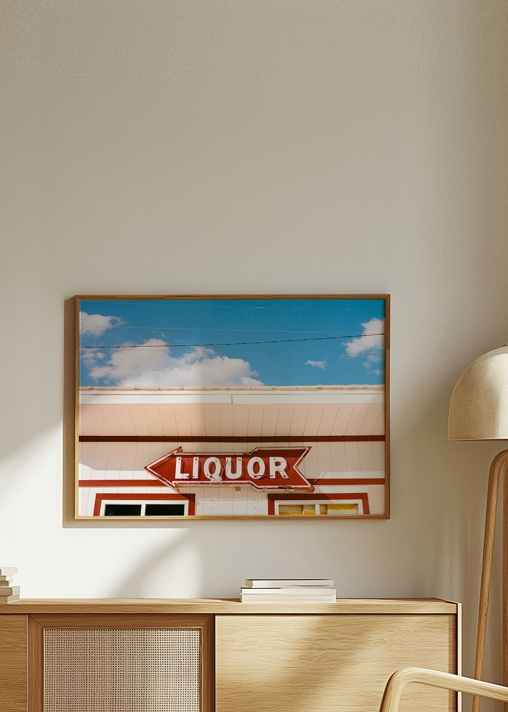 Cuadro vintage con rótulo 'LIQUOR' y cielo azul – Product2