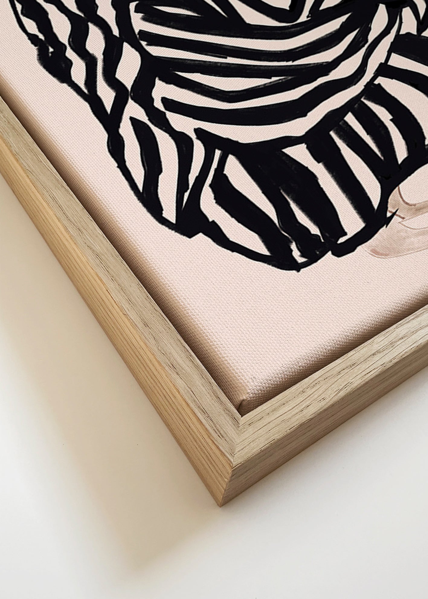 Ilustración de figura femenina con rayas gráficas – Canvas detail