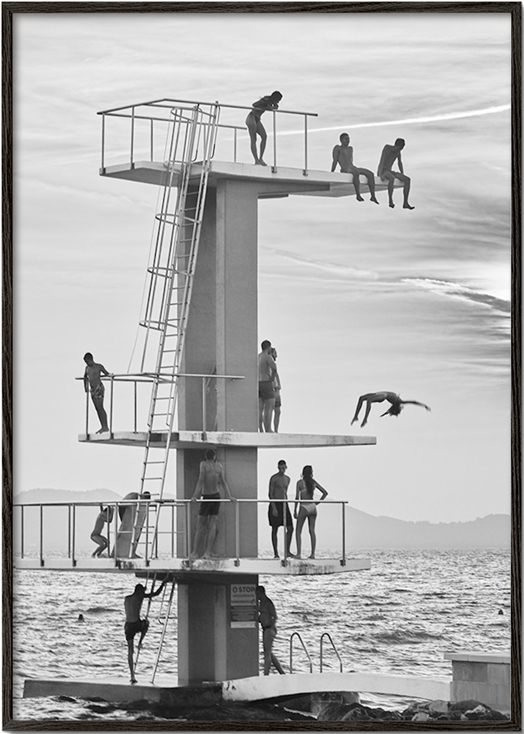 Fotografía de trampolín y saltos en costa – Black Frame