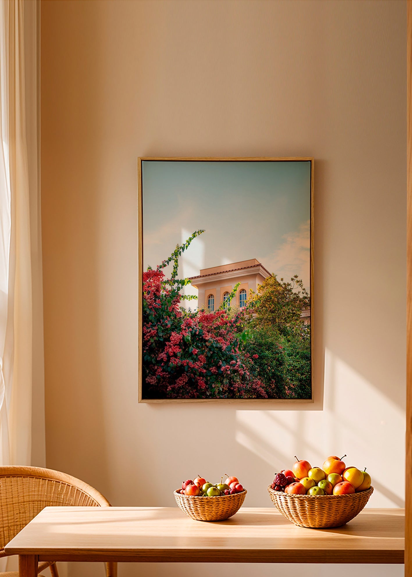 Lámina botánica con fachada y buganvillas – Canvas2