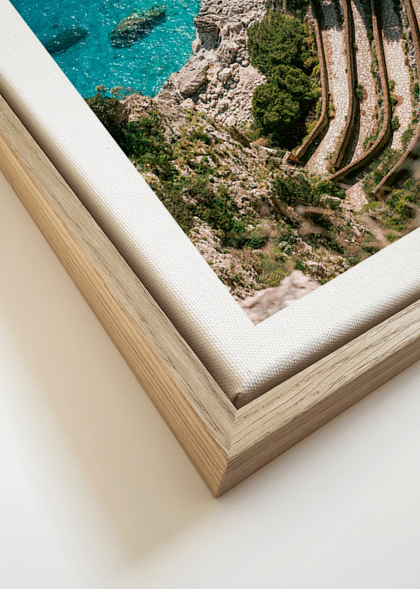 Cuadro de paisaje con costa en terrazas y mar turquesa – Canvas detail