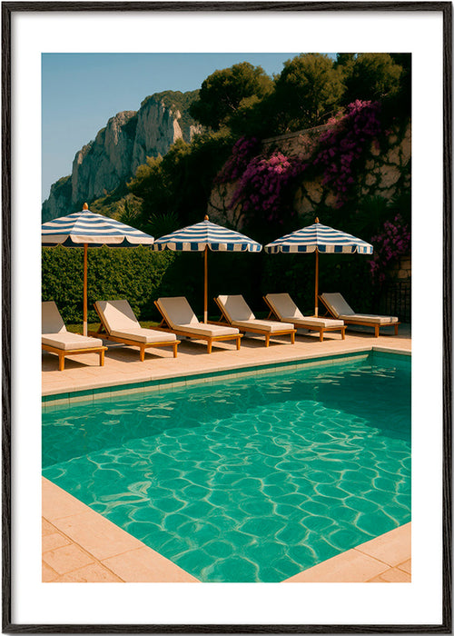 Fotografía de piscina con sombrillas y tumbonas – Black Frame