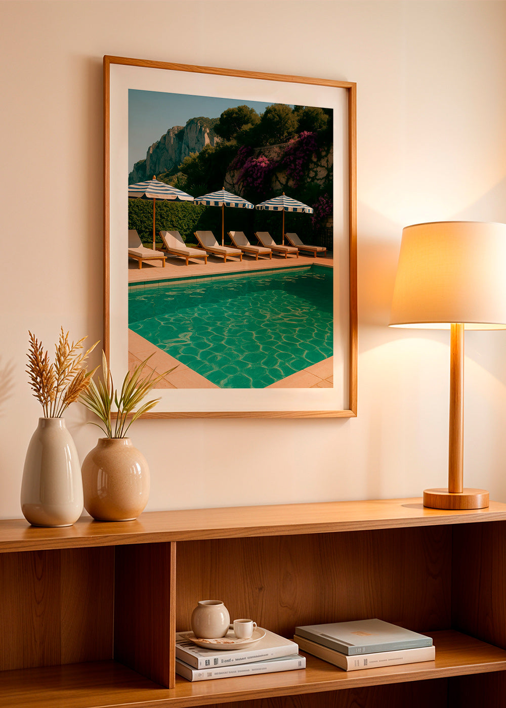 Fotografía de piscina con sombrillas y tumbonas – Product2