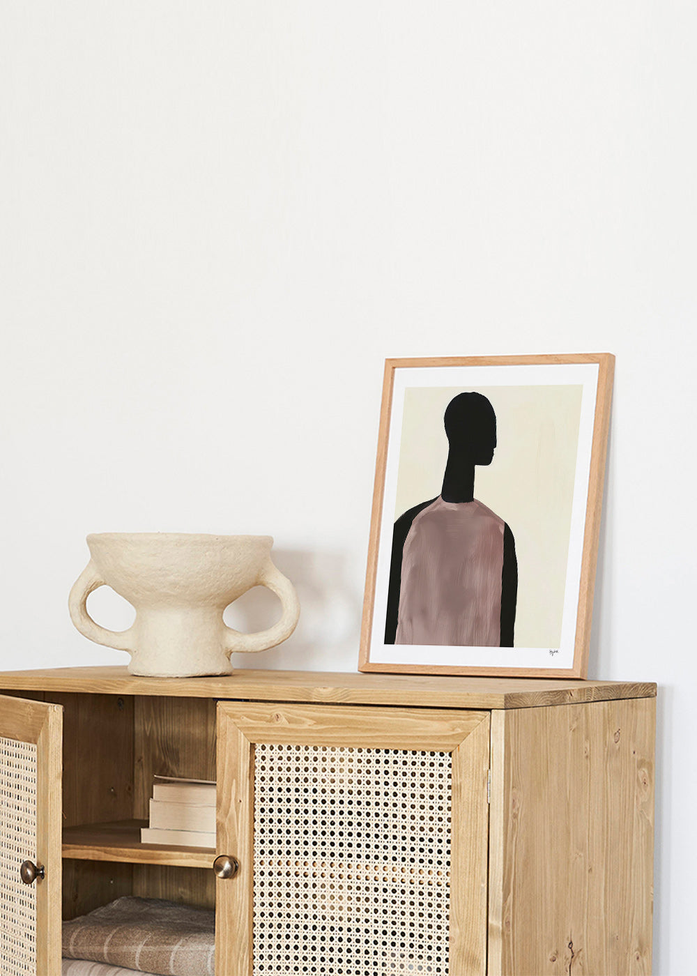 Cuadro abstracto con silueta minimalista y torso rosado – Product2