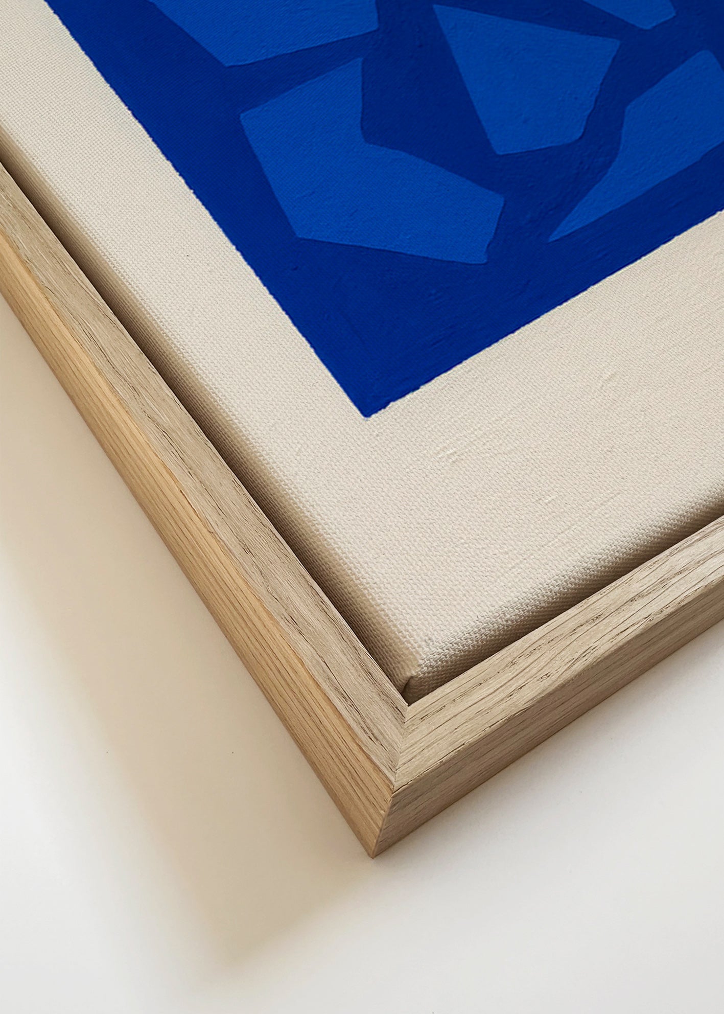 Cuadro abstracto azul con formas fragmentadas – Canvas detail