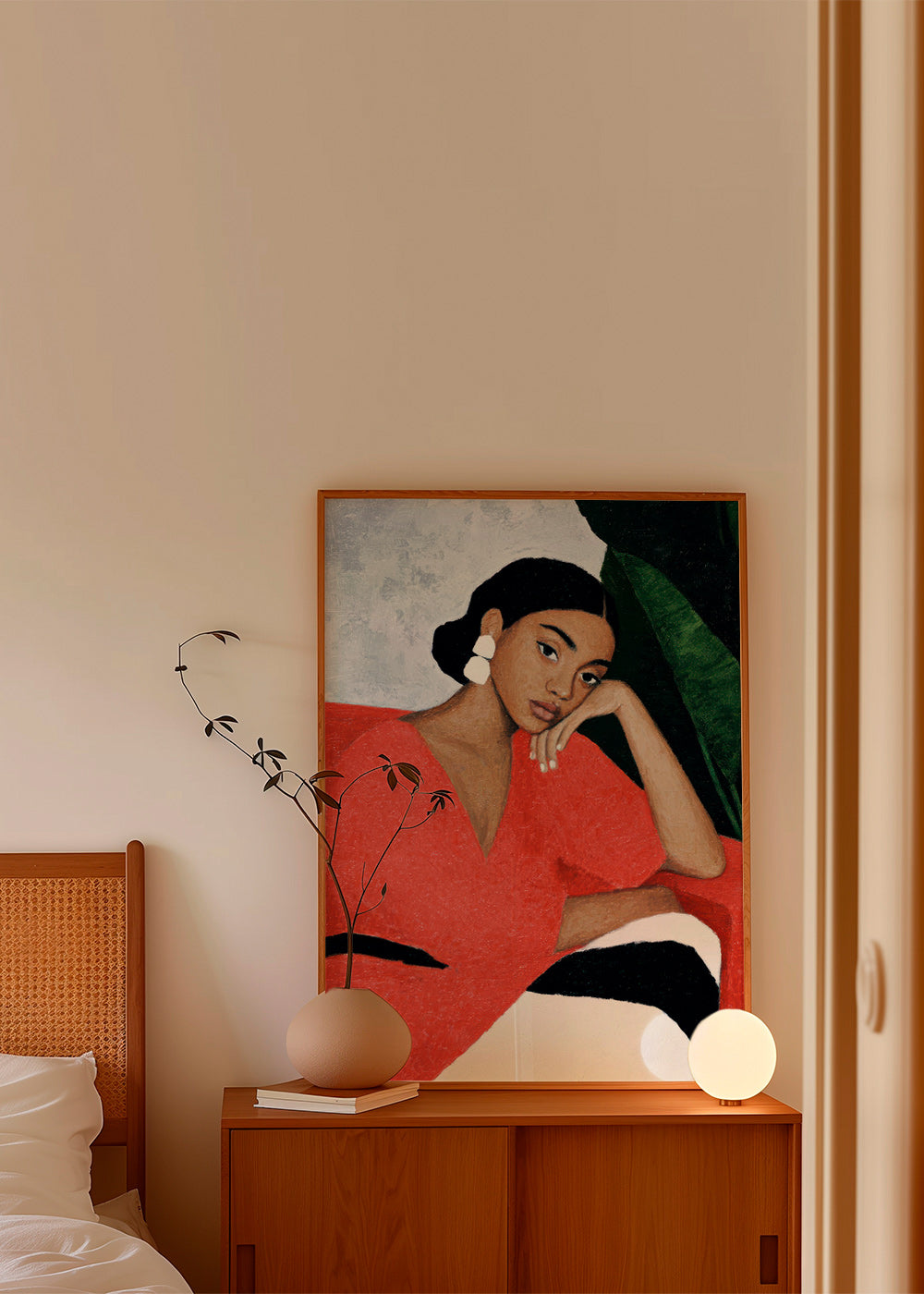 Ilustración de mujer con vestido rojo y hoja tropical – Product3