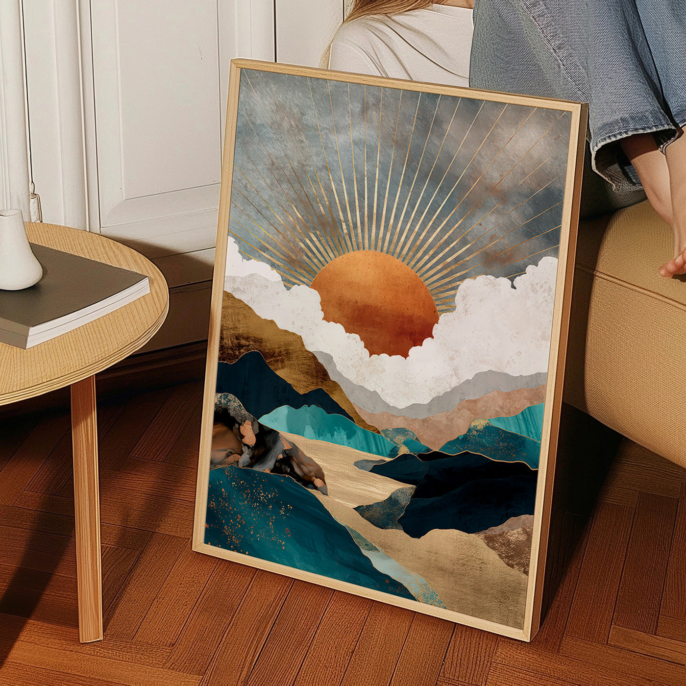 Paysage: soleil doré et montagnes abstraites