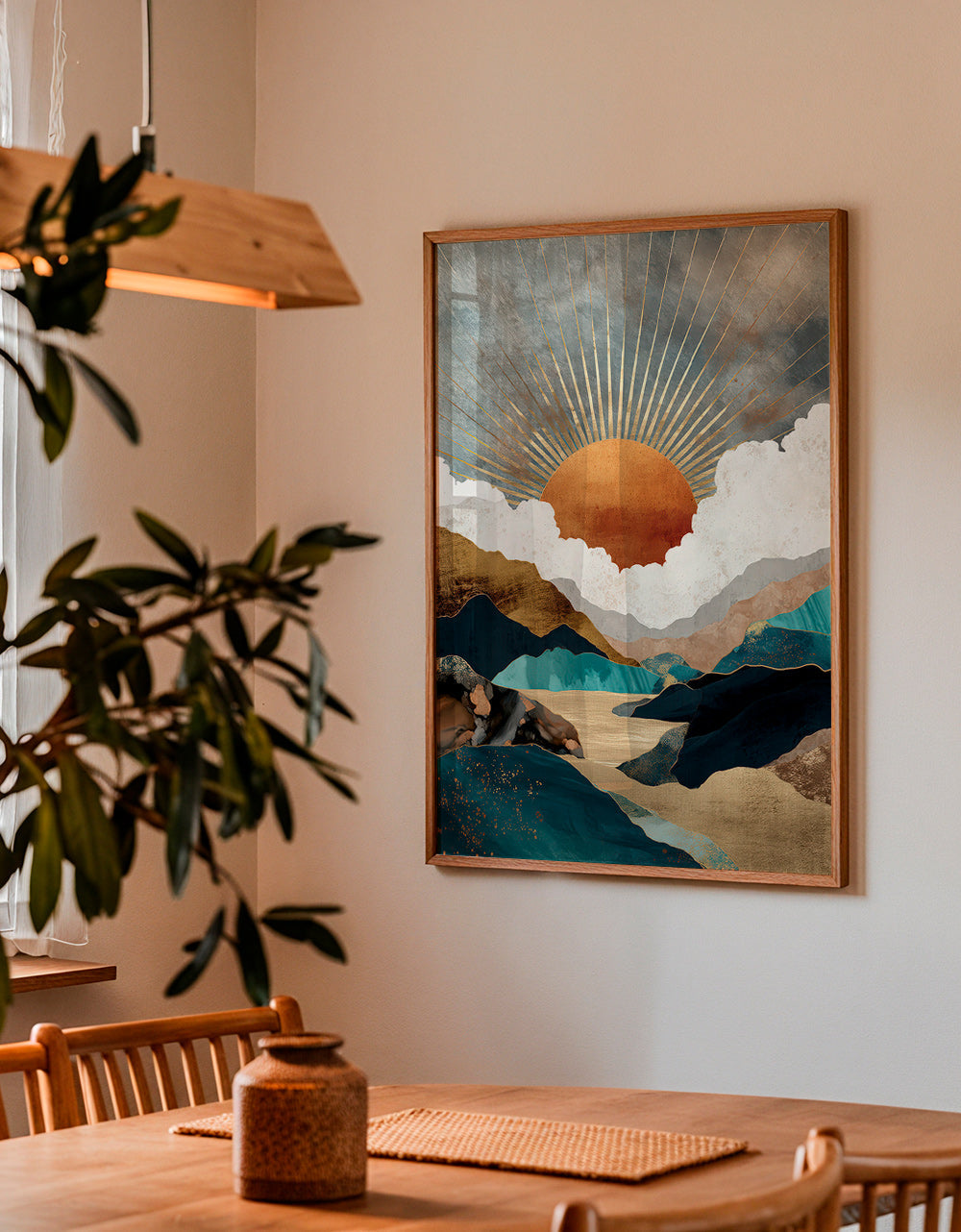 Paysage: soleil doré et montagnes abstraites