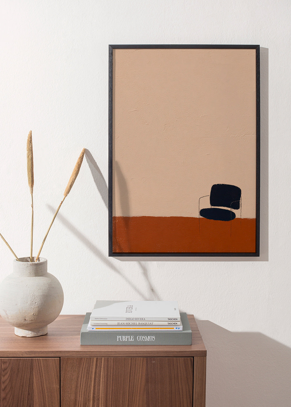 Affiche minimaliste chaise sur sol ocre