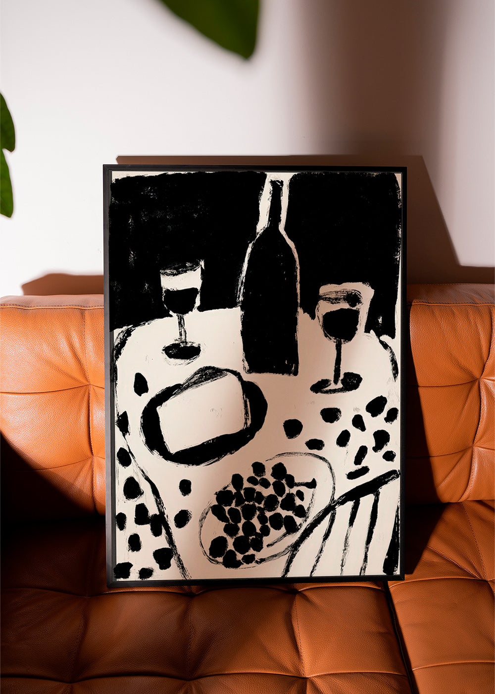 Art de cuisine: bouteille et raisins en monochrome