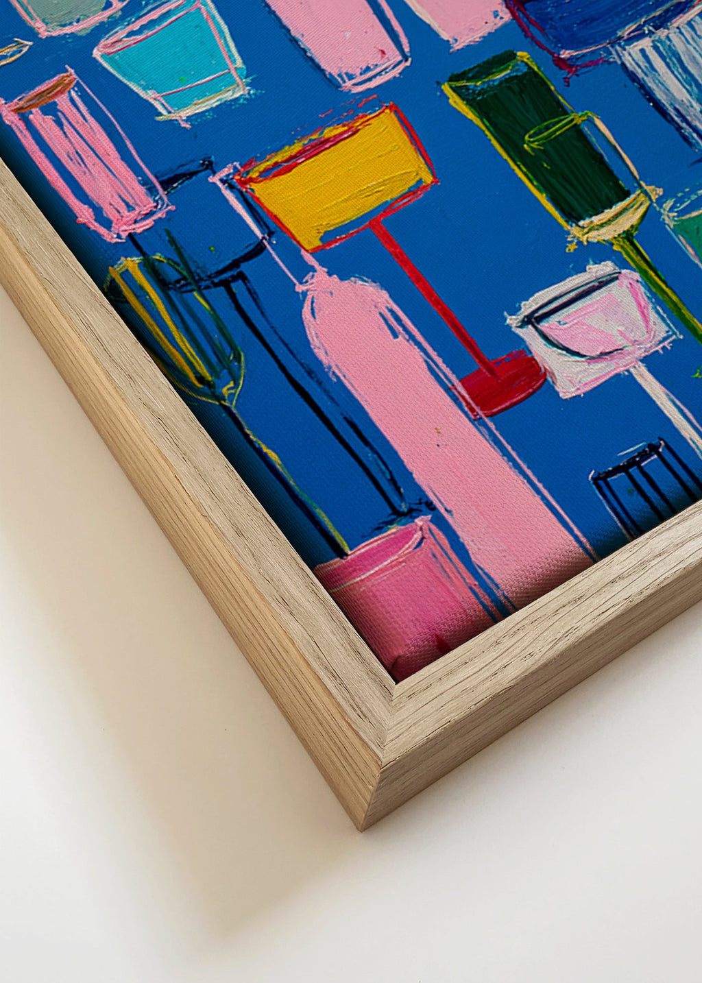 Art de cuisine : cocktails colorés sur fond bleu